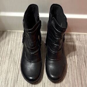 Cobb Hill by New Balance Black Leather Ankle Boots with Side Zip size 7